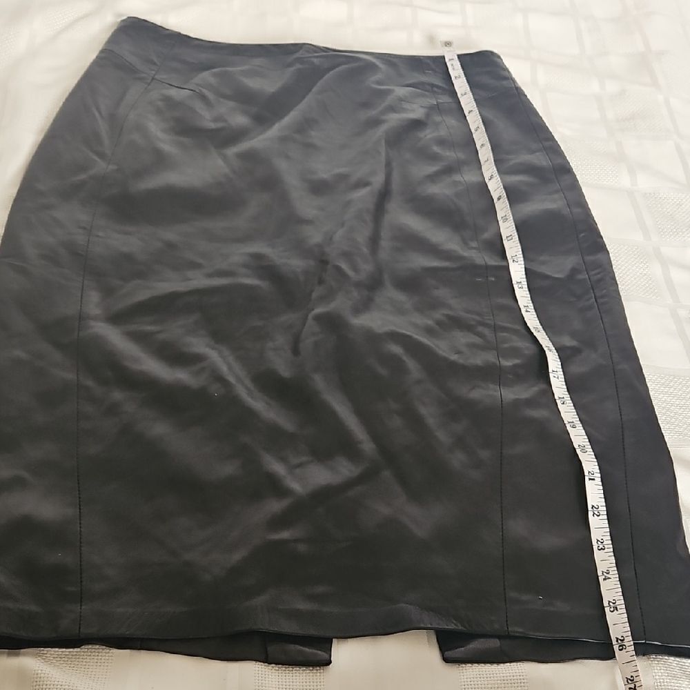 Danier Black Knee-Length Pencil Skirt - Picture 12 of 16